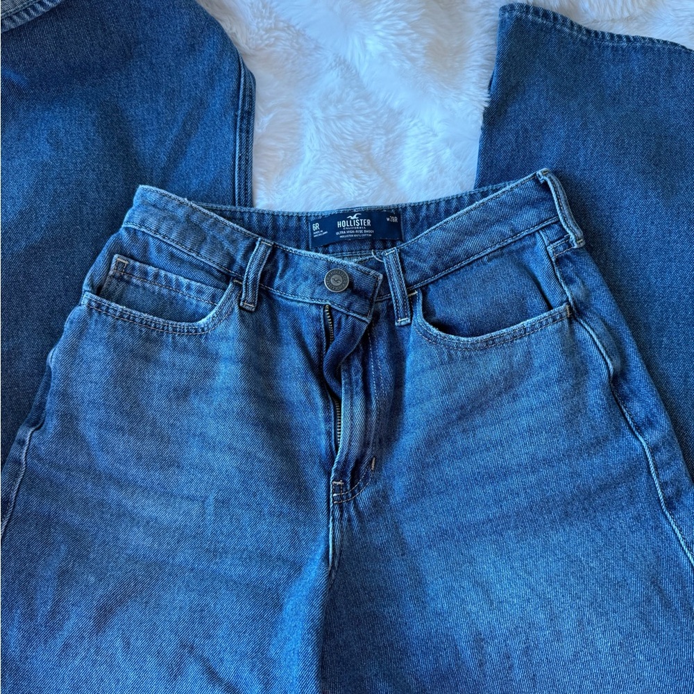 Hollister Ultra High-Rise Baggy Jeans in Blue